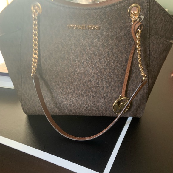 Brown Michael kors purse, gently used-like new - Picture 1 of 3